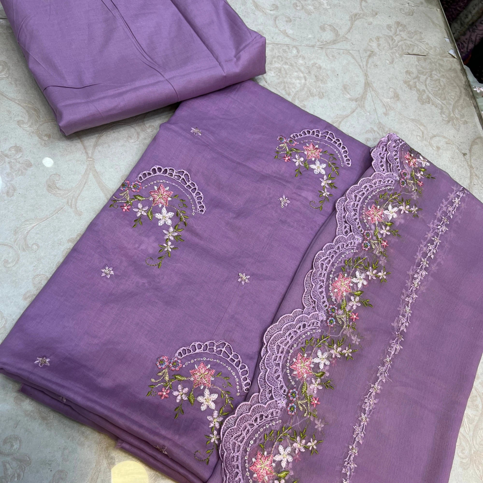 Lavender Bloom – 3 Piece Unstitched Lawn Suit with Chiffon Dupatta