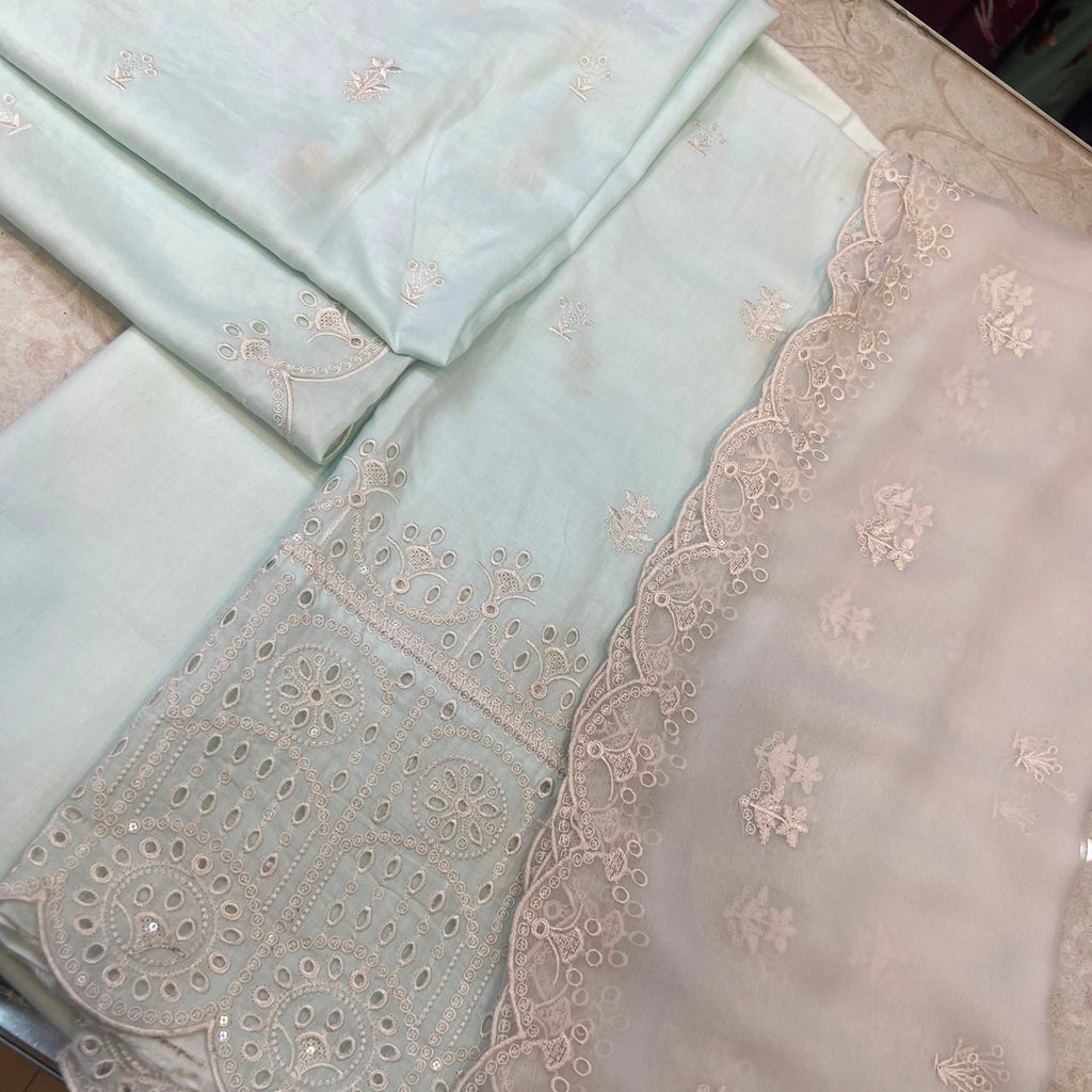 Mint Ivory Elegance – Embroidered Lawn 3 Piece Unstitched Suit