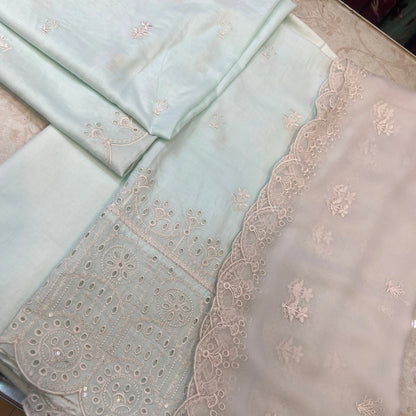 Mint Ivory Elegance – Embroidered Lawn 3 Piece Unstitched Suit