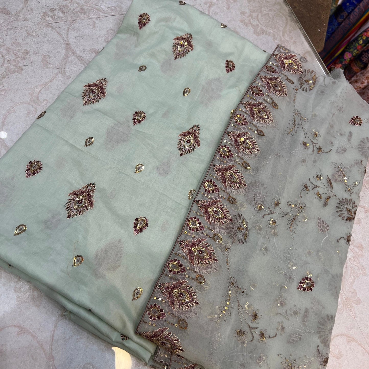 Elegant Mint Green 3 Piece Unstitched Lawn Suit with Chiffon Dupatta