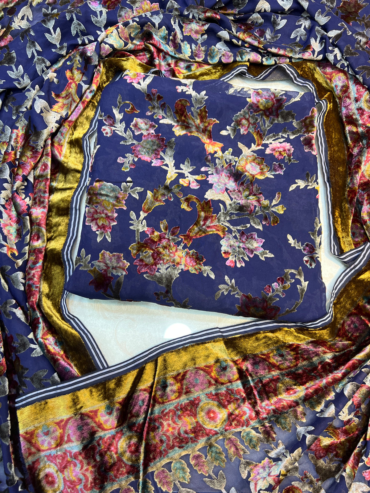 Regal Burnout Palachi Set & Silk Trouser